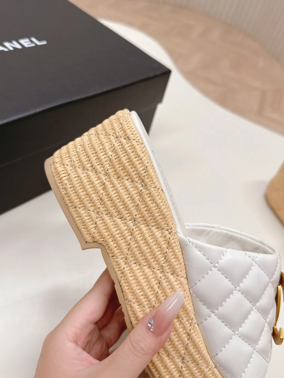 👟👟Ex-factory price 560👟👟 CHANEL Chanel 2025 new sandals and slippers series classic series every style is great rhombus platform sandals and slippers elegant and noble comfortable and versatile upper: sheepskin foot pad: sheepskin sole: rubber outsole size: 35-40